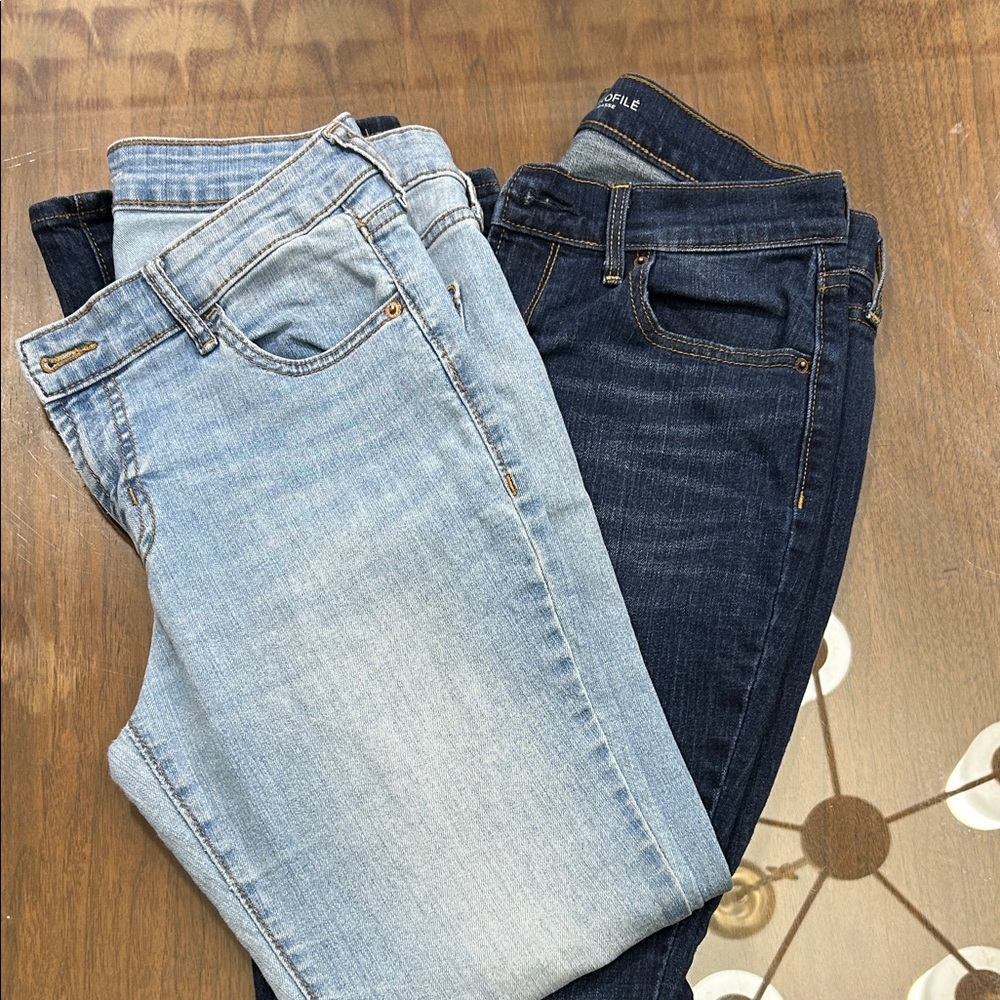 2 Old Navy Women's Jeans in Light and Dark Wash ~Super Skinny ~ Curvy
